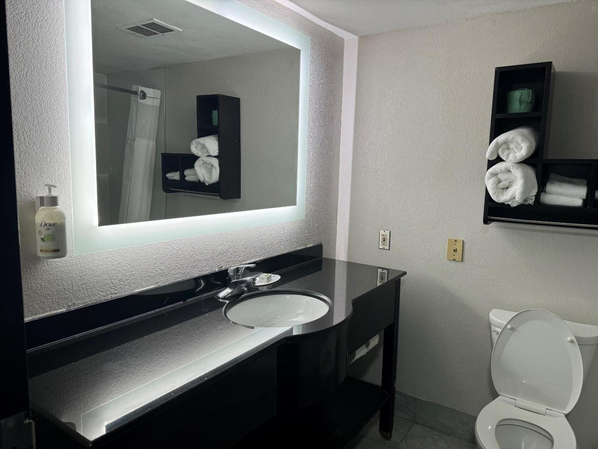 Hotel Wingate By Wyndham North Little Rock Extérieur photo